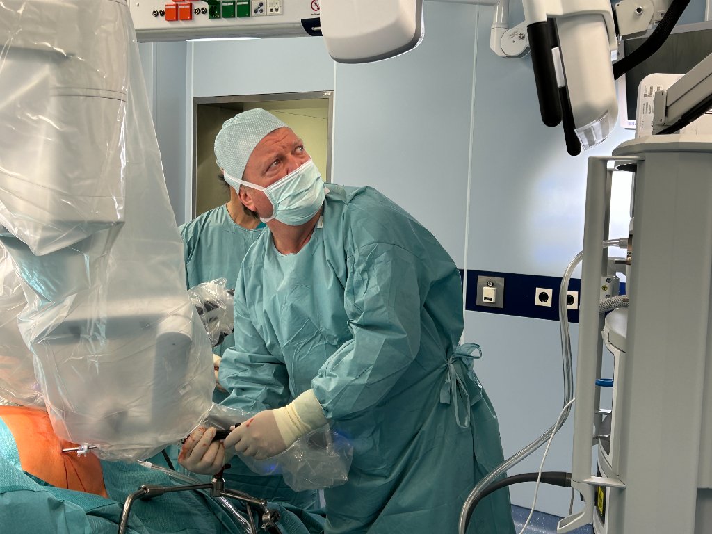 OA Dr. Thomas Winkler im OP